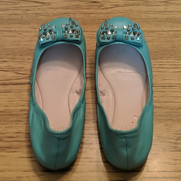 Shoes - Picture 3 of 4